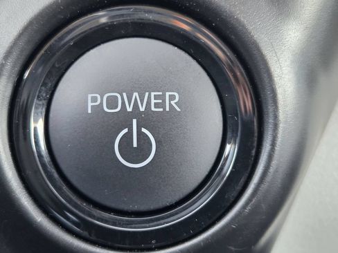 Used 2025 Toyota Sienna LE FWD image 22