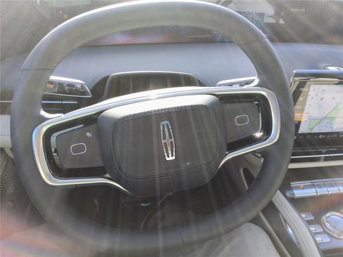 New 2026 Lincoln Nautilus Reserve AWD/4WD image 32