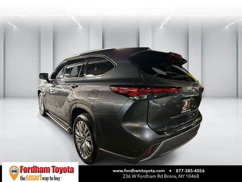 Used 2022 Toyota Highlander Platinum FWD image 5