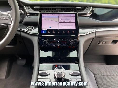 Used 2024 Jeep Grand Cherokee Trailhawk w/ Luxury Tech Group III AWD/4WD image 31