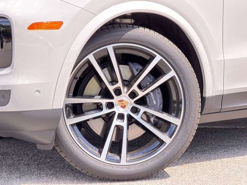 Certified 2026 Porsche Cayenne image 6