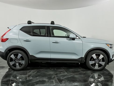 Used 2019 Volvo XC40 T4 Momentum FWD image 10
