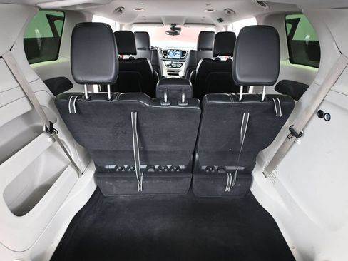 Used 2024 Chrysler Pacifica Touring-L FWD image 40