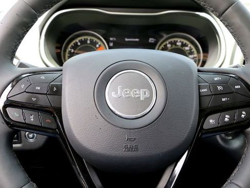 Used 2023 Jeep Cherokee Altitude Lux AWD/4WD image 12