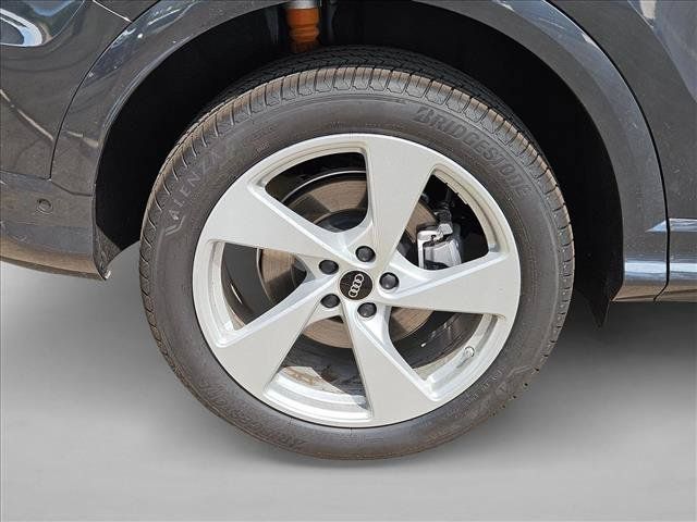 Certified 2025 Audi Q5 Premium Plus w/ Premium Plus AWD/4WD image 10