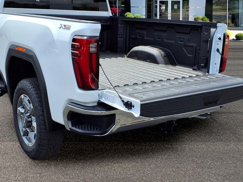 New 2026 GMC Sierra 2500 SLT w/ SLT Premium Package AWD/4WD image 32