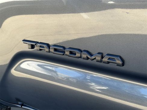 Certified 2021 Toyota Tacoma TRD Off-Road image 15
