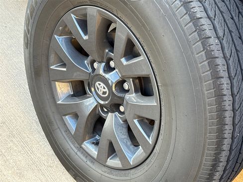 Used 2023 Toyota Tacoma SR5 w/ Technology Package image 10