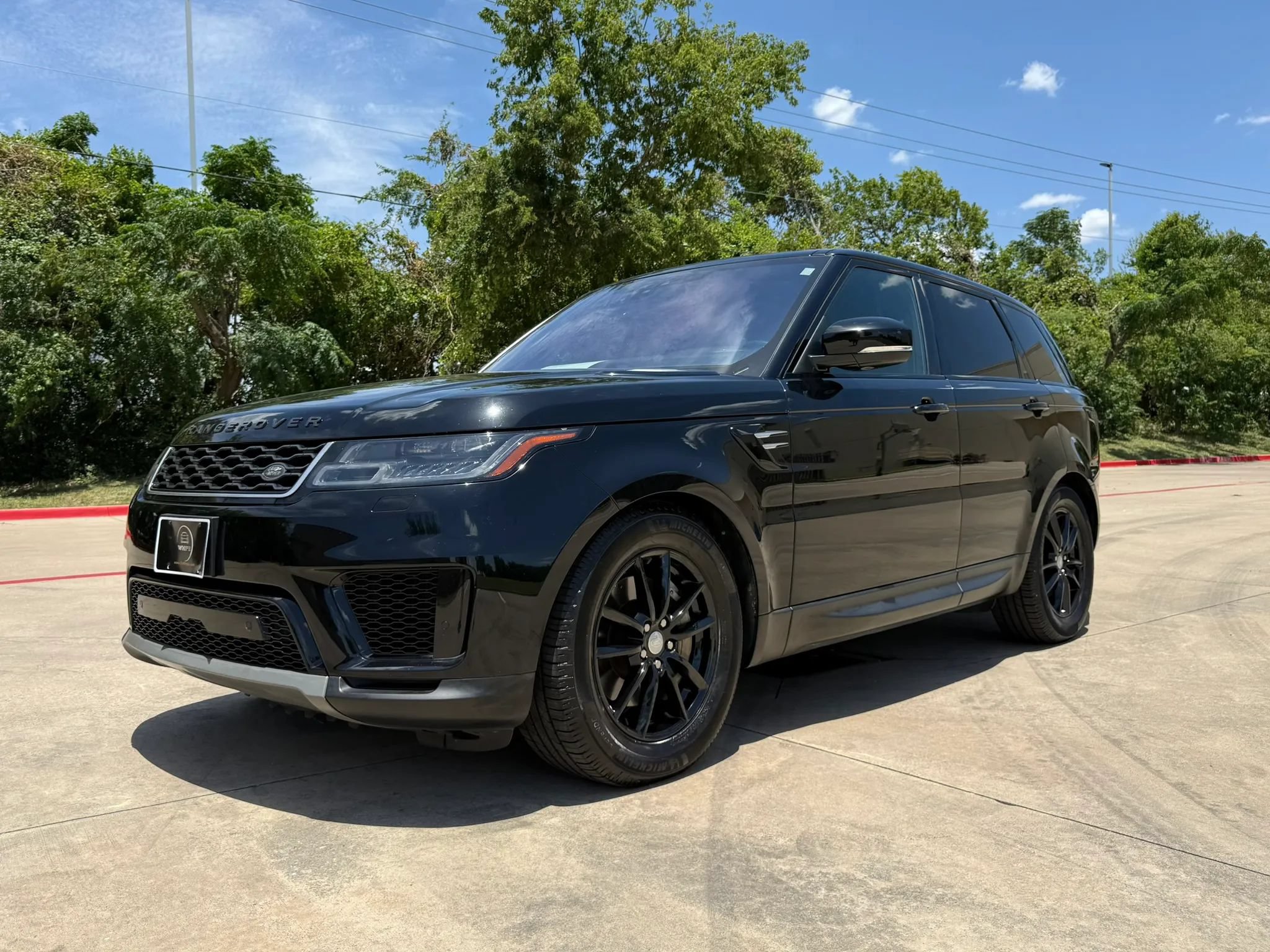 Used 2020 Land Rover Range Rover Sport SE AWD/4WD image 2