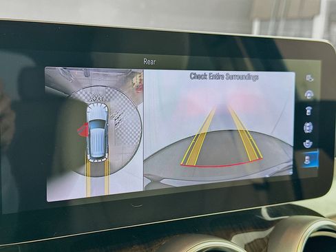 Used 2022 Mercedes-Benz GLC 300 w/ Multimedia Package Lite image 23