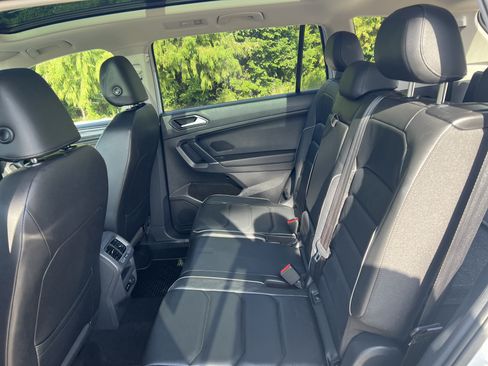 Used 2018 Volkswagen Tiguan SEL Premium AWD/4WD image 29