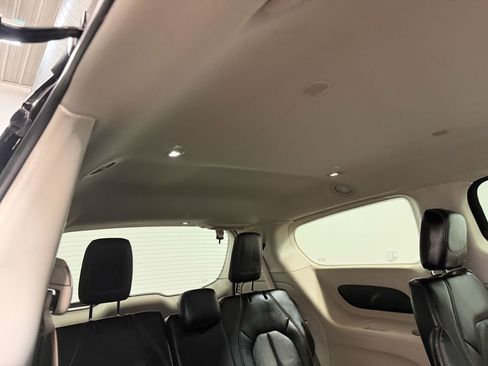 Used 2024 Chrysler Pacifica Touring-L image 66