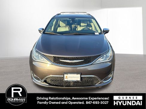 Used 2017 Chrysler Pacifica Limited w/ UConnect Theater Package image 3