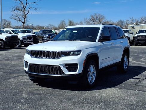 New 2026 Jeep Grand Cherokee Laredo AWD/4WD image 2
