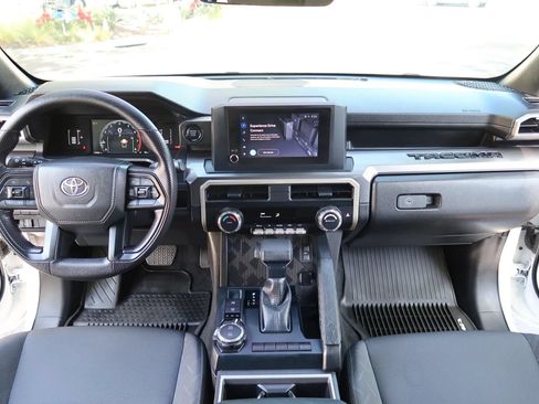 Used 2025 Toyota Tacoma SR5 AWD/4WD image 31