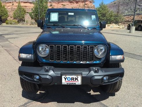 Certified 2025 Jeep Gladiator Sport AWD/4WD image 2