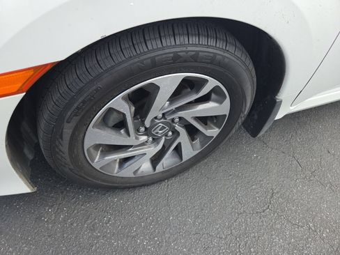 Used 2016 Honda Civic EX image 9