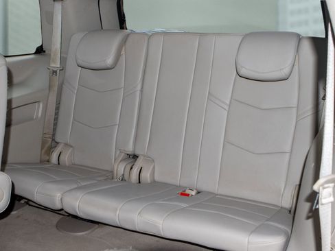 Used 2016 Cadillac Escalade Luxury image 13