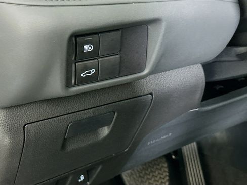 Used 2023 Toyota Highlander XLE FWD image 17