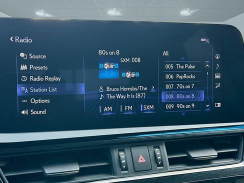 Used 2022 Lexus ES 300h w/ Accessory Package FWD image 19