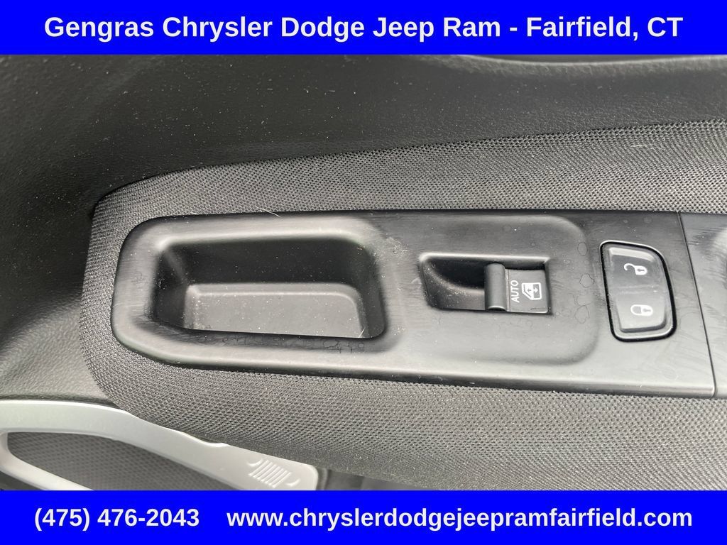 Certified 2021 Jeep Renegade Latitude AWD/4WD image 18