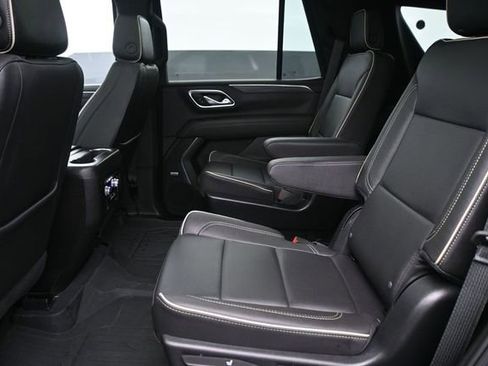 Used 2023 GMC Yukon SLT w/ SLT Luxury Package AWD/4WD image 11