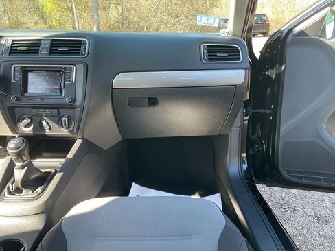 Used 2017 Volkswagen Jetta S image 28