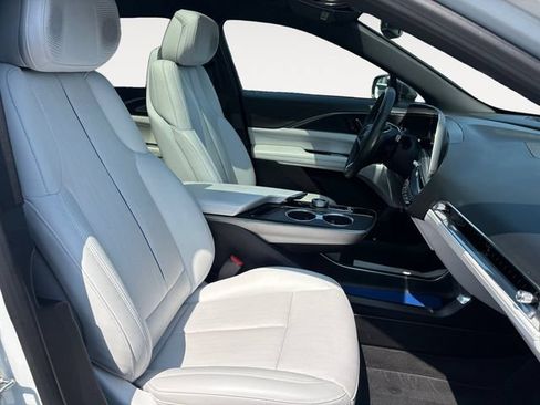 Used 2024 Cadillac Lyriq Luxury AWD/4WD image 15