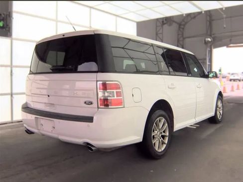 Used 2017 Ford Flex SE FWD image 2
