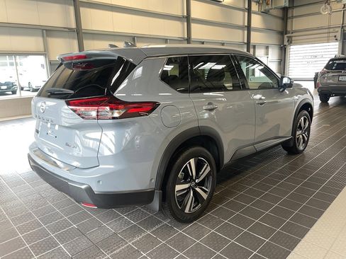 Used 2025 Nissan Rogue SL w/ Tech Package image 19