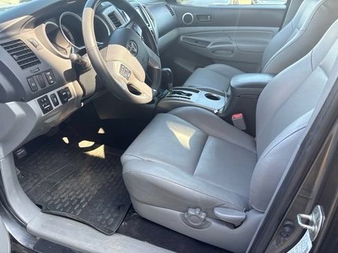 Used 2013 Toyota Tacoma 4x4 Double Cab w/ Limited Pkg image 10