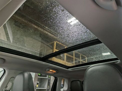 Used 2018 Jeep Compass Latitude w/ Popular Equipment Group image 11