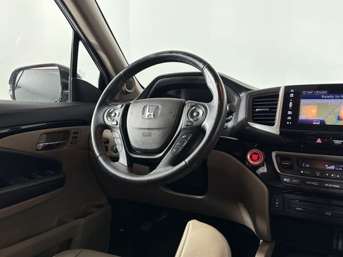 Used 2018 Honda Pilot Touring image 28