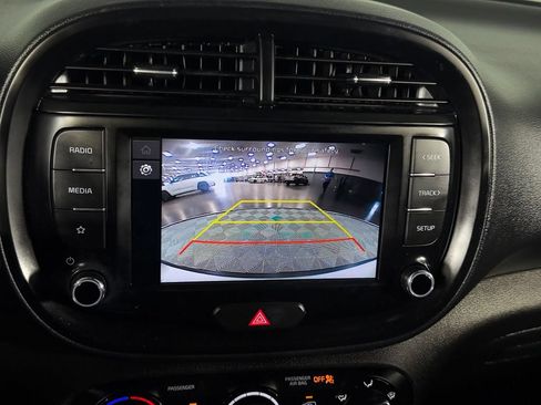 Used 2024 Kia Soul LX w/ Option Group 015 FWD image 17