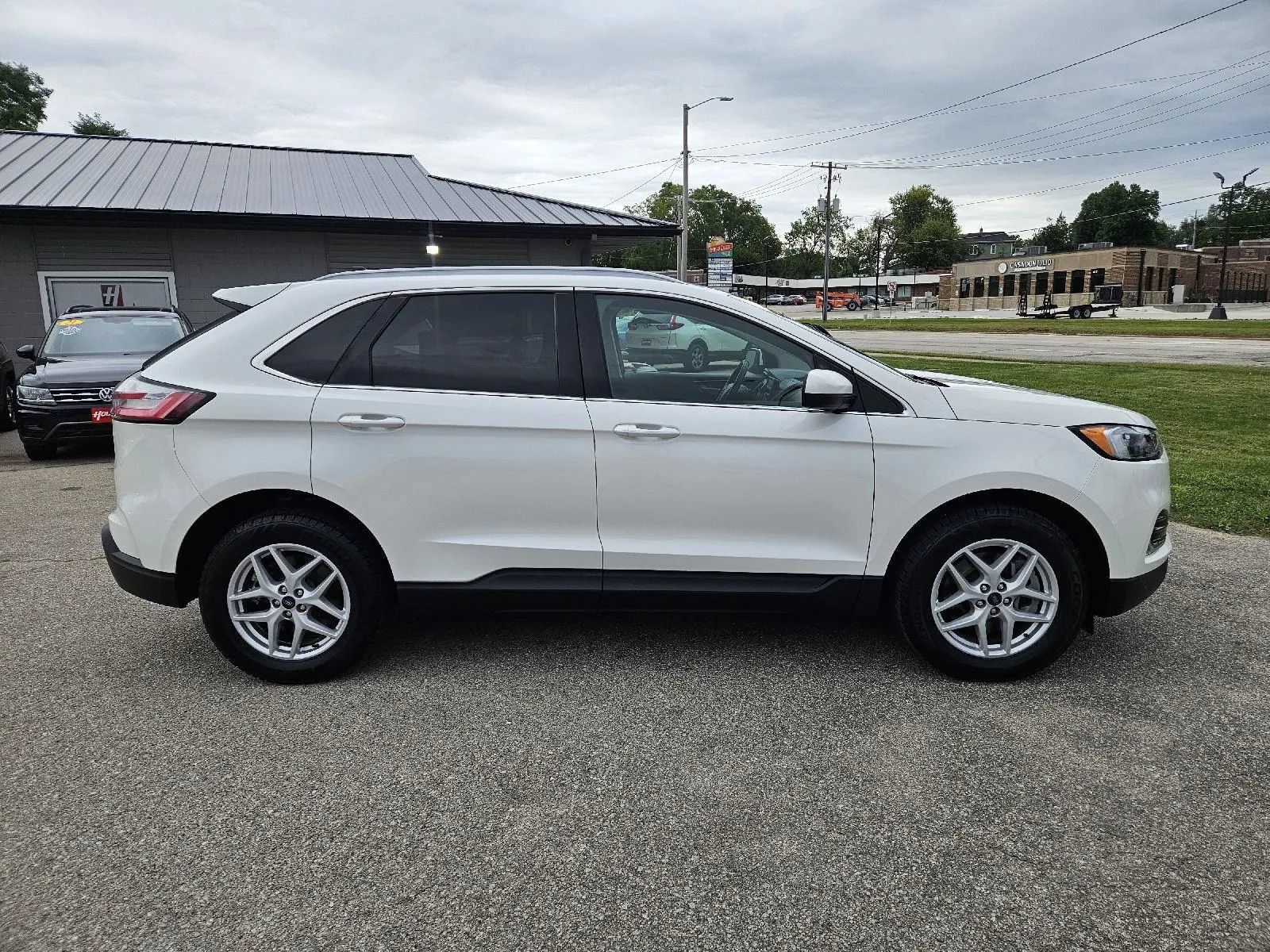 Used 2022 Ford Edge SEL w/ Convenience Package AWD/4WD image 4