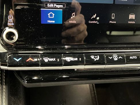 Used 2024 Jeep Wagoneer Series II w/ Flexible Seating Group image 57