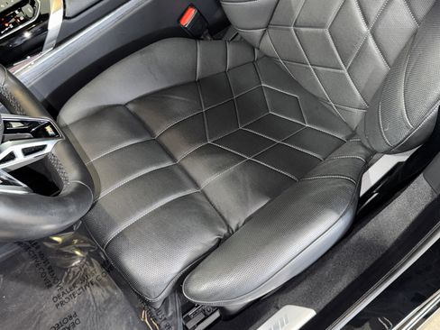 Used 2024 BMW 760i xDrive w/ Executive Package image 35