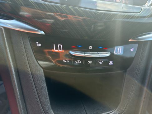 Used 2020 Cadillac XT6 Premium Luxury FWD image 15