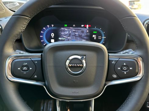 Used 2023 Volvo XC40 Recharge Ultimate image 26