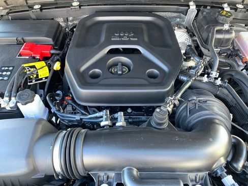 Used 2025 Jeep Wrangler Sport S AWD/4WD image 31