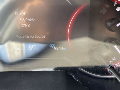 Used 2023 Toyota RAV4 XLE AWD/4WD image 3