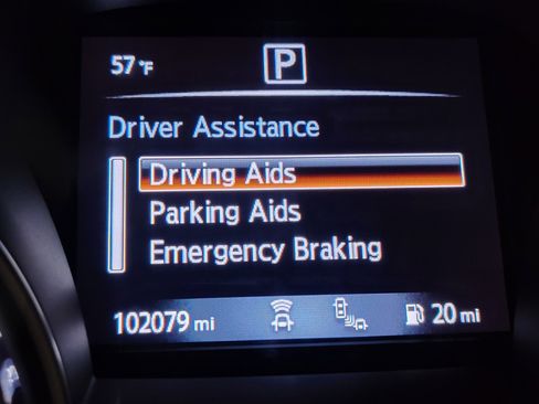 Used 2020 Nissan Pathfinder SV image 4