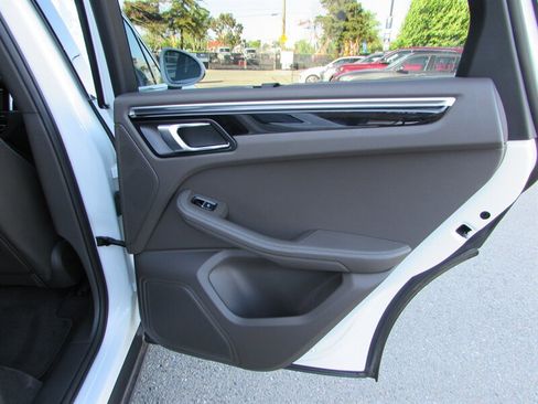 Used 2020 Porsche Macan S image 24