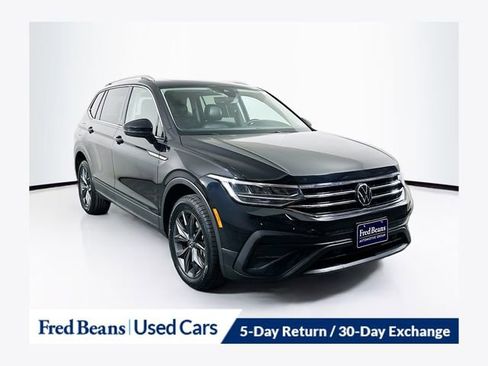 Used 2022 Volkswagen Tiguan SE w/ Panoramic Sunroof Package image 1