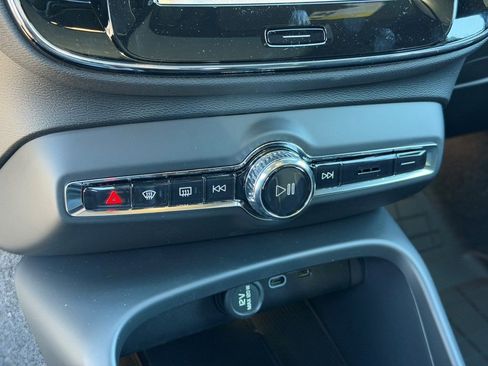 New 2026 Volvo XC40 B5 Ultra w/ Climate Package image 25