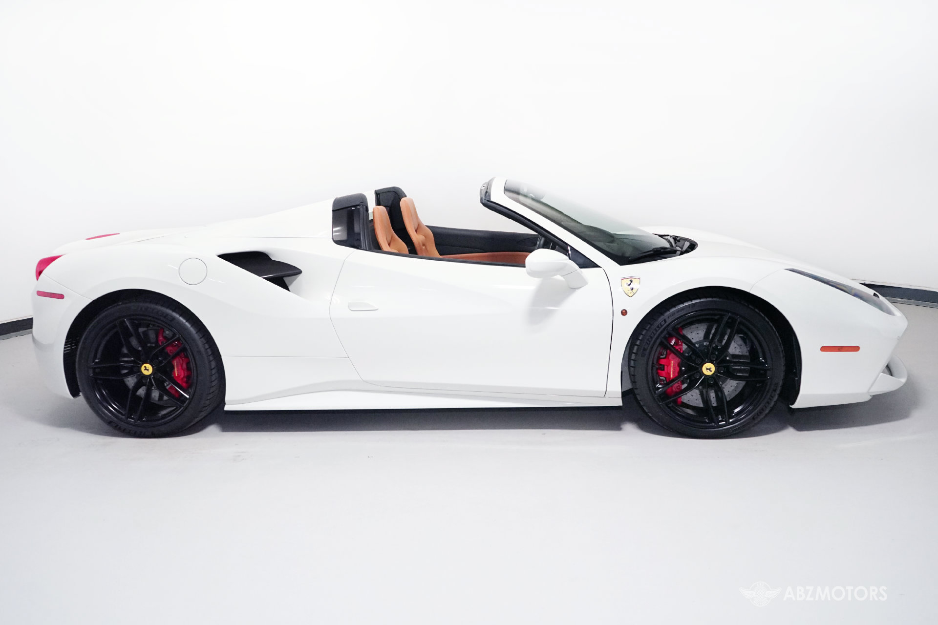 Used 2018 Ferrari 488 Spider RWD image 3