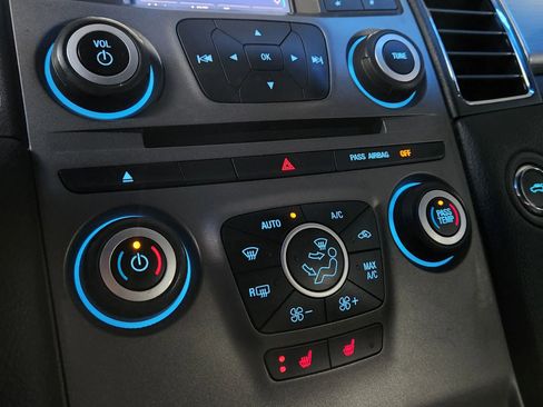 Used 2014 Ford Taurus SEL image 30