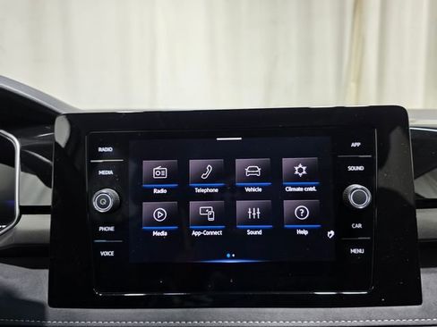 Certified 2025 Volkswagen Taos SE image 20