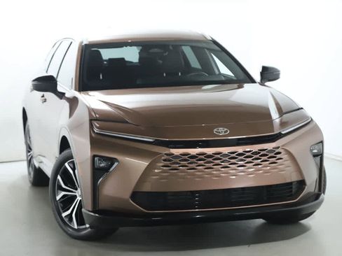 Certified 2025 Toyota Crown Signia AWD/4WD image 2