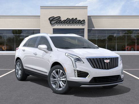 Used 2025 Cadillac XT5 Premium Luxury w/ LPO, Floor Liner Package AWD/4WD image 8